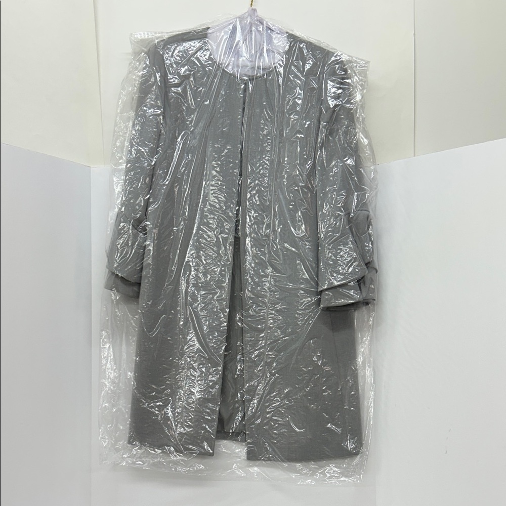 TAHARI Elegant Gray Women's Top Coat Size 6